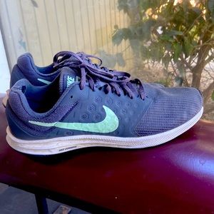 Women’s Nike free running shoes